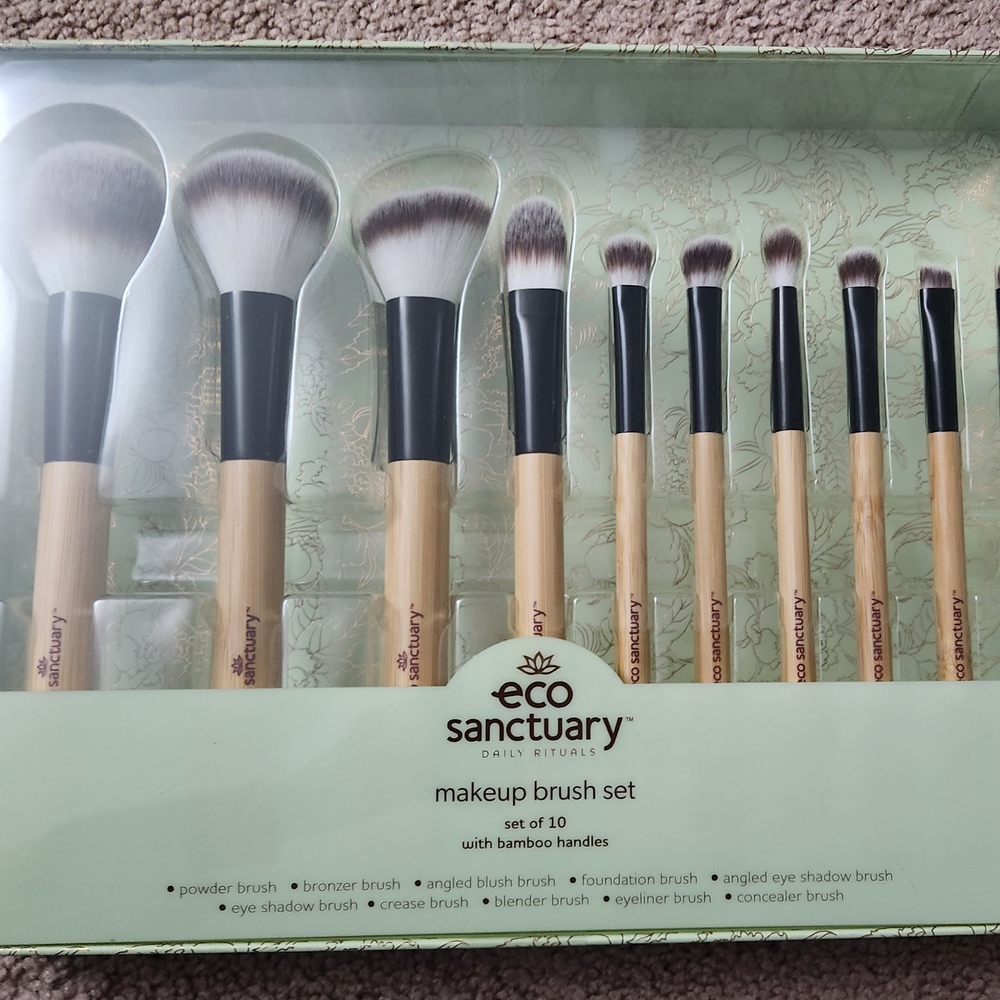NEW ECO Sanctuary Makeup Brush Set with Bamboo Handles (10 Brushes Total) - Picture 2 of 7